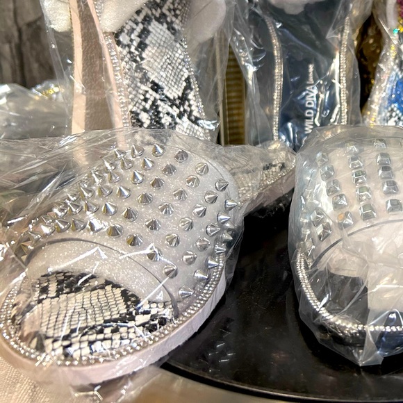 Rhinestone Spike Black & White snake print Sandals - Picture 4 of 4